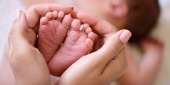 How to Qualify for Midwifery University Courses